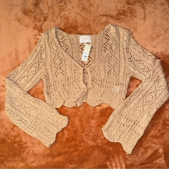 Audrey Parks - Francesca's - Beige Knit Cropped Sweater - Size Med - NWT - Picture 1 of 7